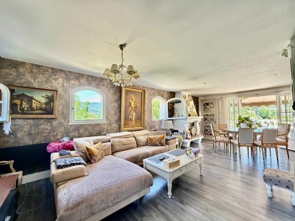 PEYMEINADE – Maison de 189 m² avec appartement indépendant, piscine, garage et terrain paysager de 1 290 m²(06)