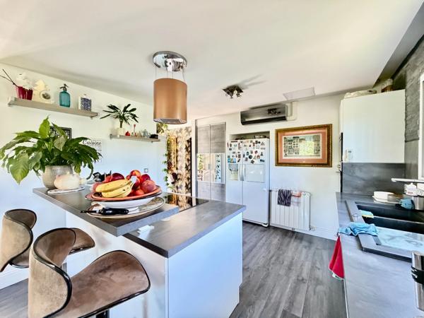 PEYMEINADE – Maison de 189 m² avec appartement indépendant, piscine, garage et terrain paysager de 1 290 m²(06)