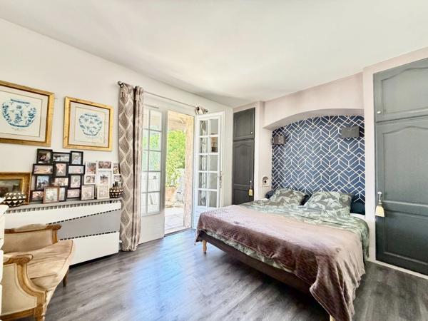 PEYMEINADE – Maison de 189 m² avec appartement indépendant, piscine, garage et terrain paysager de 1 290 m²(06)