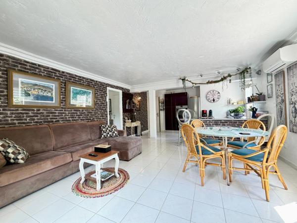 PEYMEINADE – Maison de 189 m² avec appartement indépendant, piscine, garage et terrain paysager de 1 290 m²(06)