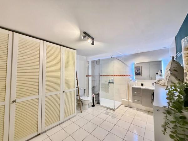 PEYMEINADE – Maison de 189 m² avec appartement indépendant, piscine, garage et terrain paysager de 1 290 m²(06)
