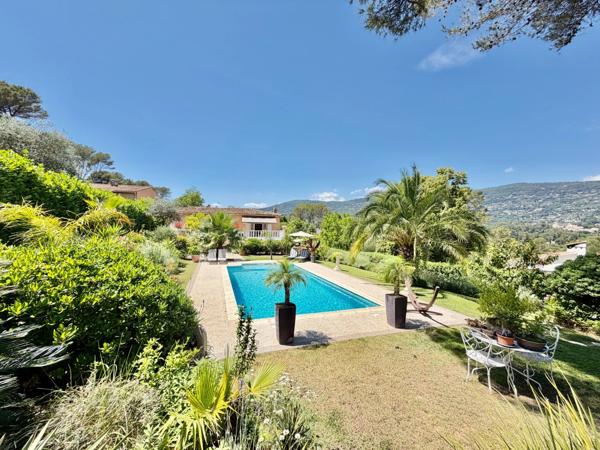 PEYMEINADE – Maison de 189 m² avec appartement indépendant, piscine, garage et terrain paysager de 1 290 m²(06)