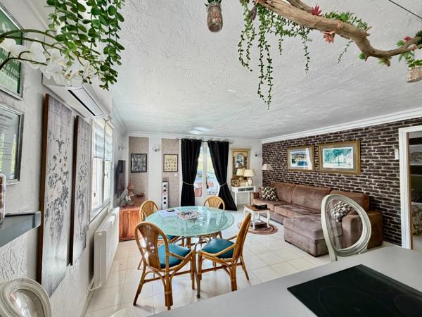 PEYMEINADE – Maison de 189 m² avec appartement indépendant, piscine, garage et terrain paysager de 1 290 m²(06)