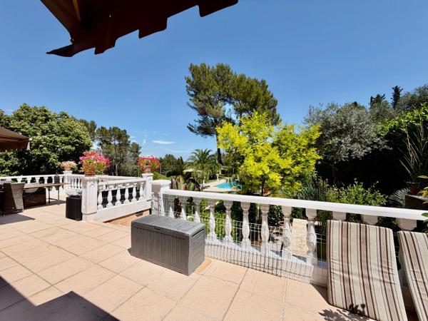 PEYMEINADE – Maison de 189 m² avec appartement indépendant, piscine, garage et terrain paysager de 1 290 m²(06)