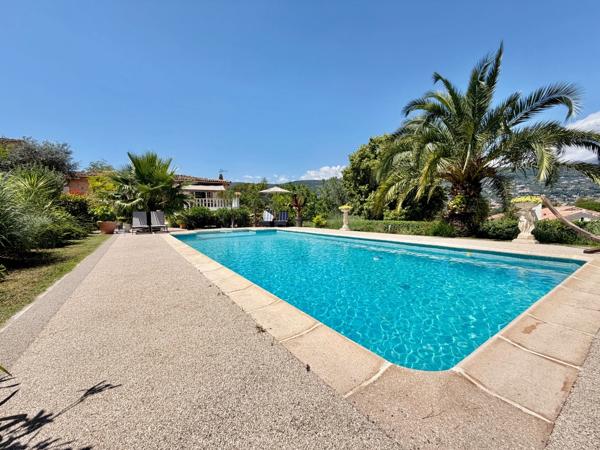 PEYMEINADE – Maison de 189 m² avec appartement indépendant, piscine, garage et terrain paysager de 1 290 m²(06)