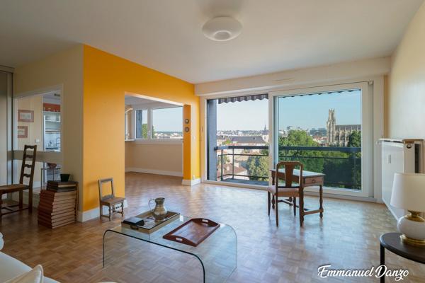 Appartement traversant de 110 m² – Dernier étage – Vue panoramique exceptionnelle