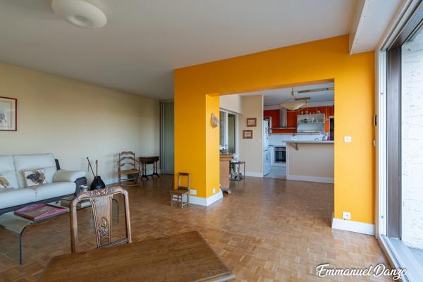 Appartement traversant de 110 m² – Dernier étage – Vue panoramique exceptionnelle