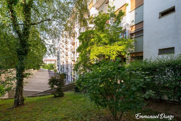 Appartement traversant de 110 m² – Dernier étage – Vue panoramique exceptionnelle