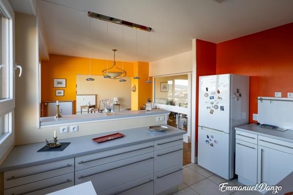 Appartement traversant de 110 m² – Dernier étage – Vue panoramique exceptionnelle