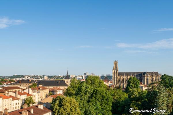 Appartement traversant de 110 m² – Dernier étage – Vue panoramique exceptionnelle