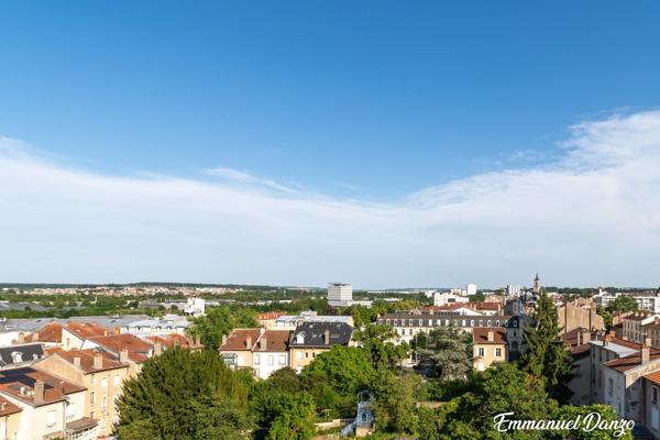 Appartement traversant de 110 m² – Dernier étage – Vue panoramique exceptionnelle