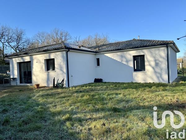 Maison 5 pièces de 110 m² à Vœuil-et-Giget (16400)