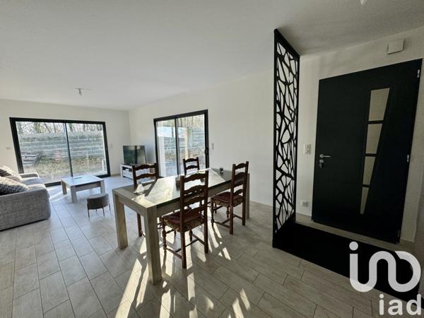 Maison 5 pièces de 110 m² à Vœuil-et-Giget (16400)