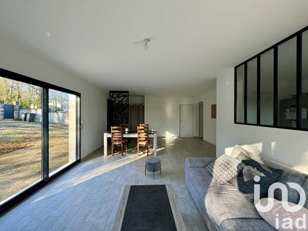 Maison 5 pièces de 110 m² à Vœuil-et-Giget (16400)