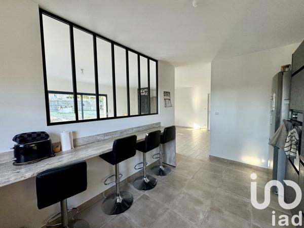 Maison 5 pièces de 110 m² à Vœuil-et-Giget (16400)