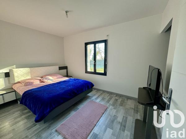 Maison 5 pièces de 110 m² à Vœuil-et-Giget (16400)