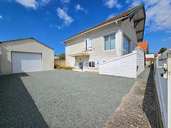 Vente
                Maison75 m² - 4 Pièces -
                    L AIGUILLON LA PRESQU ILE (85460)