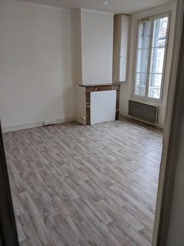 Immeuble 317 700 € Saintes 203 m² DPE D