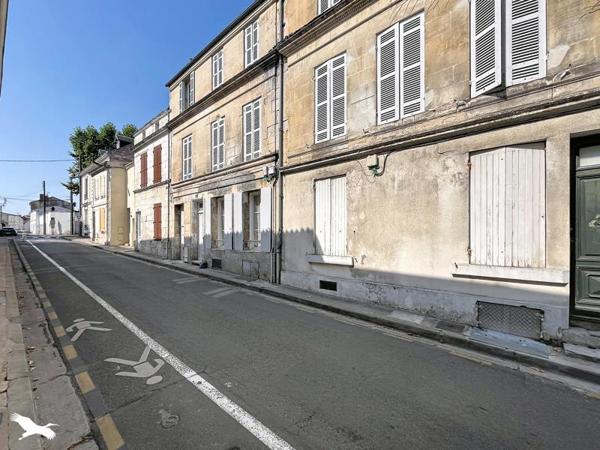 Immeuble 317 700 € Saintes 203 m² DPE D