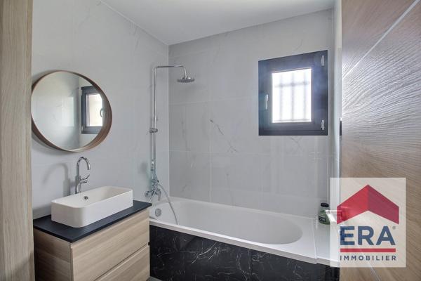 Ensemble immobilier - 3 maisons + terrain 1400m²