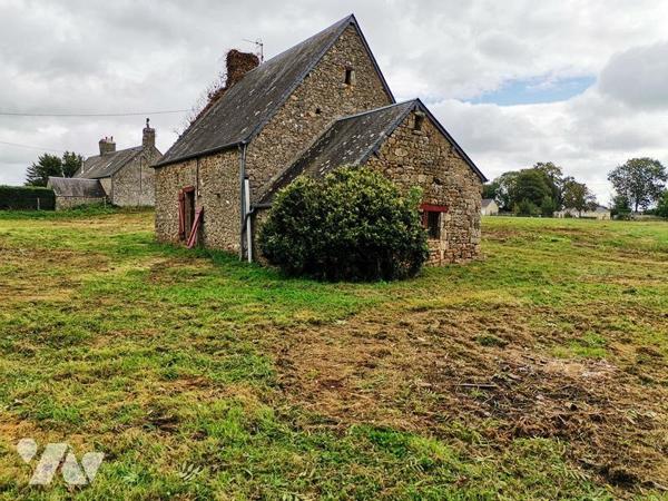 Proche du lac de RABODANGES: Maison en pierres à restaurer, sur environ 2 000m² de terrain