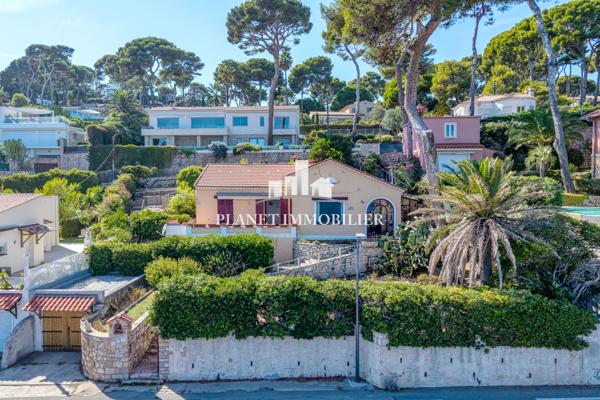 CAP D'ANTIBES VILLA ENTIEREMENT A RENOVER VUE MER