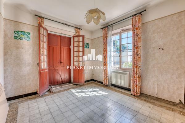 CAP D'ANTIBES VILLA ENTIEREMENT A RENOVER VUE MER