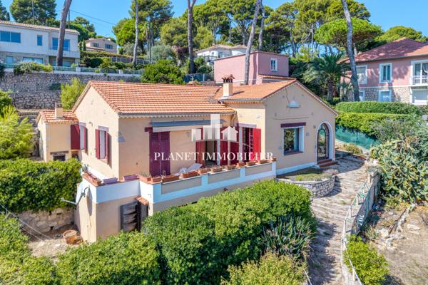 CAP D'ANTIBES VILLA ENTIEREMENT A RENOVER VUE MER