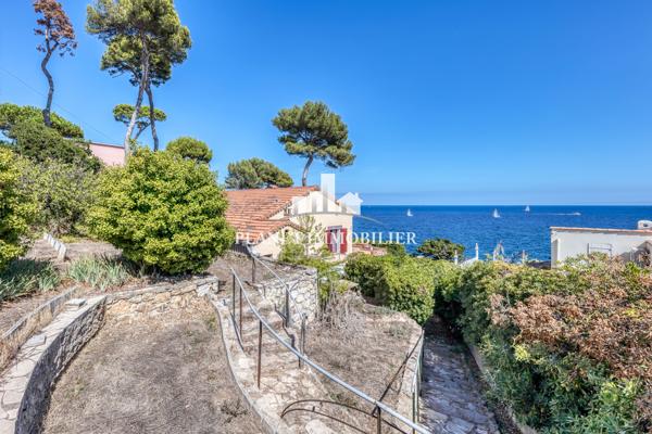 CAP D'ANTIBES VILLA ENTIEREMENT A RENOVER VUE MER