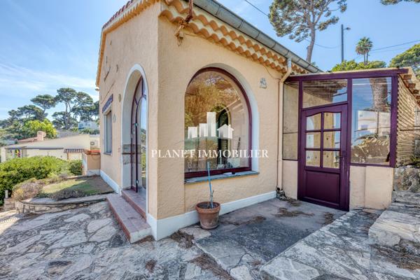 CAP D'ANTIBES VILLA ENTIEREMENT A RENOVER VUE MER