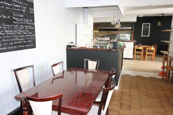 LOCAUX 158M² DE RESTAURANT PROXIMITE MARCHE DES HALLES DE ROCHEFORT 17300