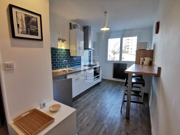 Appartement Nantes 3 pièce(s) 61.79 m2 meublé avec balcon et stationnement