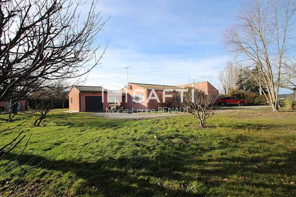 Plain-pied - Pièce de vie de 45m² - 3 chambres - Garage - Piscine - Pool House