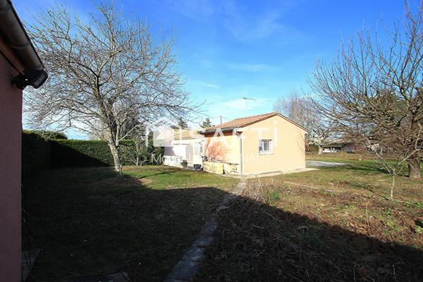 Plain-pied - Pièce de vie de 45m² - 3 chambres - Garage - Piscine - Pool House