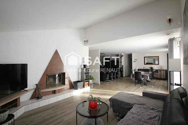 Plain-pied - Pièce de vie de 45m² - 3 chambres - Garage - Piscine - Pool House