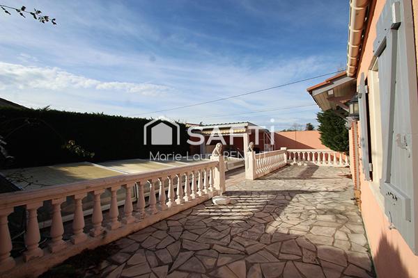 Plain-pied - Pièce de vie de 45m² - 3 chambres - Garage - Piscine - Pool House