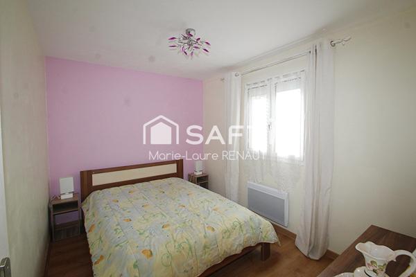 Plain-pied - Pièce de vie de 45m² - 3 chambres - Garage - Piscine - Pool House