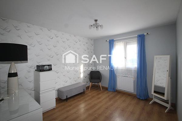 Plain-pied - Pièce de vie de 45m² - 3 chambres - Garage - Piscine - Pool House