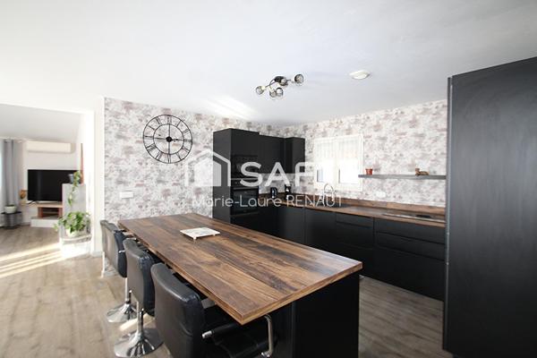 Plain-pied - Pièce de vie de 45m² - 3 chambres - Garage - Piscine - Pool House