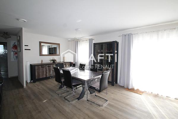 Plain-pied - Pièce de vie de 45m² - 3 chambres - Garage - Piscine - Pool House