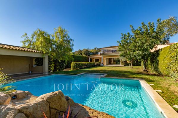 Antibes | Villa avec piscine, studio indépendant et vaste sous-sol