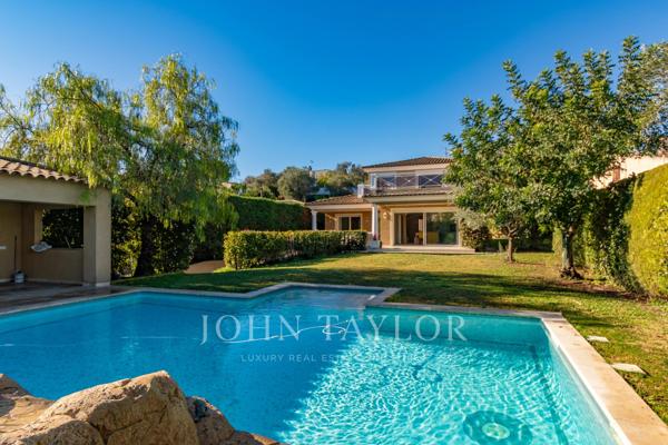 Antibes | Villa avec piscine, studio indépendant et vaste sous-sol