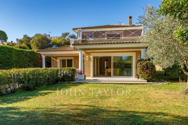 Antibes | Villa avec piscine, studio indépendant et vaste sous-sol