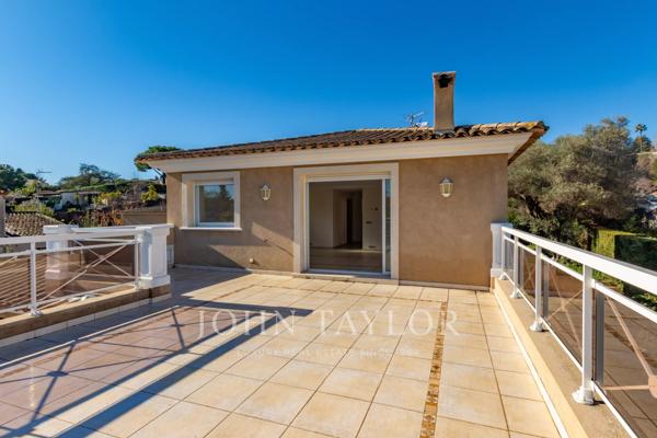 Antibes | Villa avec piscine, studio indépendant et vaste sous-sol