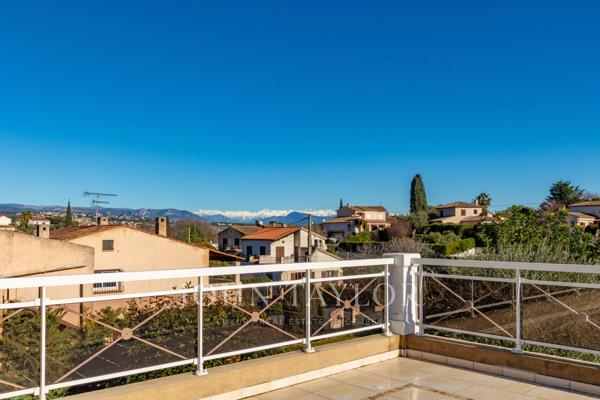 Antibes | Villa avec piscine, studio indépendant et vaste sous-sol