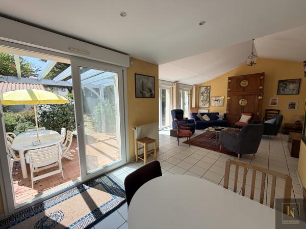 Maison
                                                                                                                                                                                                                                                                                                                        5 pièce(s)                                                                                                                                                                                                          3 chambre(s)                                                                                                                                                                                                          145.5  m²
