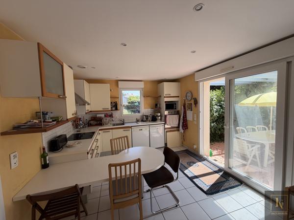 Maison
                                                                                                                                                                                                                                                                                                                        5 pièce(s)                                                                                                                                                                                                          3 chambre(s)                                                                                                                                                                                                          145.5  m²