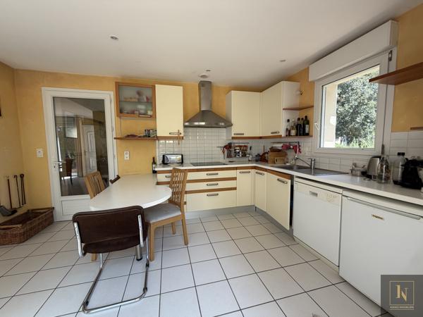 Maison
                                                                                                                                                                                                                                                                                                                        5 pièce(s)                                                                                                                                                                                                          3 chambre(s)                                                                                                                                                                                                          145.5  m²