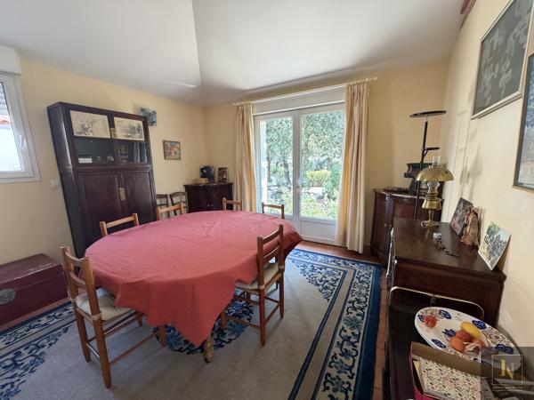 Maison
                                                                                                                                                                                                                                                                                                                        5 pièce(s)                                                                                                                                                                                                          3 chambre(s)                                                                                                                                                                                                          145.5  m²