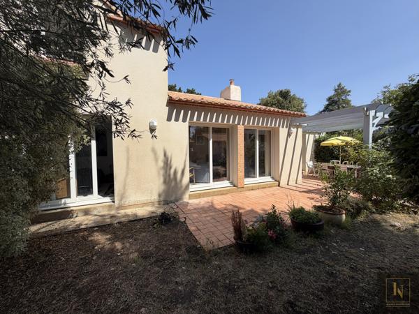 Maison
                                                                                                                                                                                                                                                                                                                        5 pièce(s)                                                                                                                                                                                                          3 chambre(s)                                                                                                                                                                                                          145.5  m²